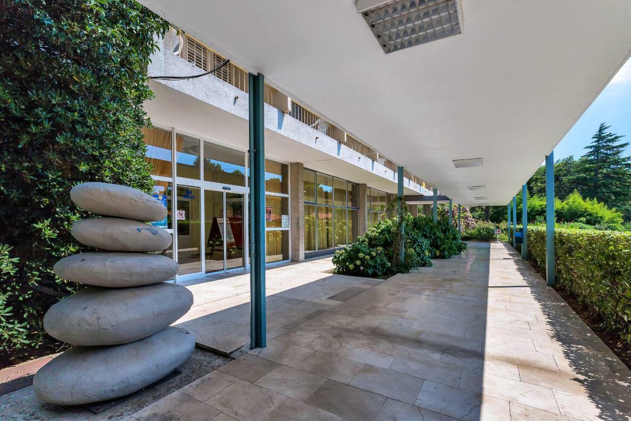 Hotel Alem Baška Voda エクステリア 写真